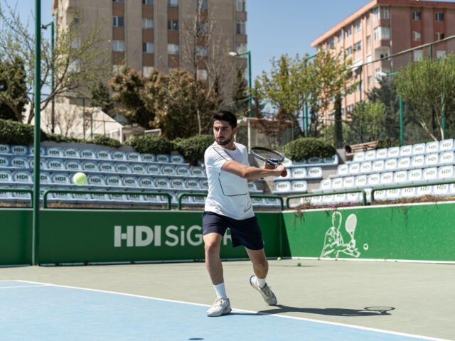 Cordellet pour réduire les vibrations d’une raquette de padel