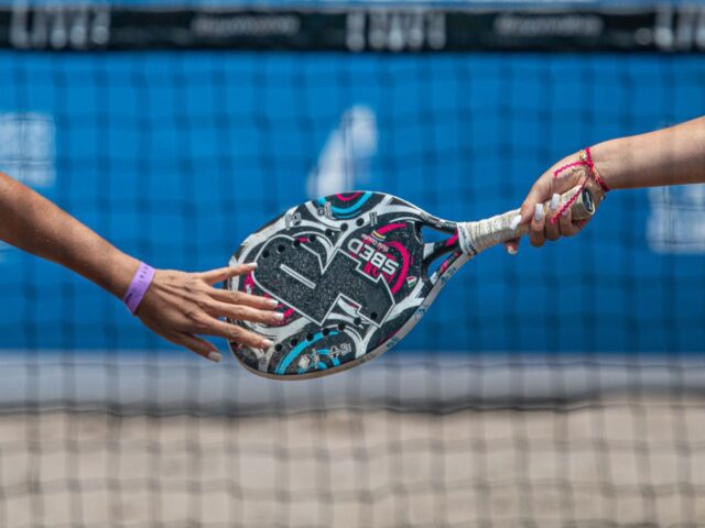 Quelle raquette choisir quand on débute au padel