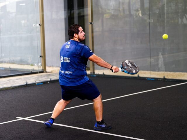 Carbone, fibre de verre ou hybride : quelle raquette de padel
