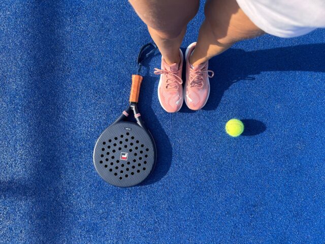 Quelle raquette de padel convient le mieux à votre niveau et à votre style de jeu ?