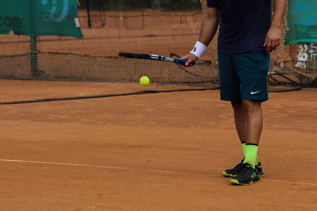 Comparatif protections poignets et coudières pour padel